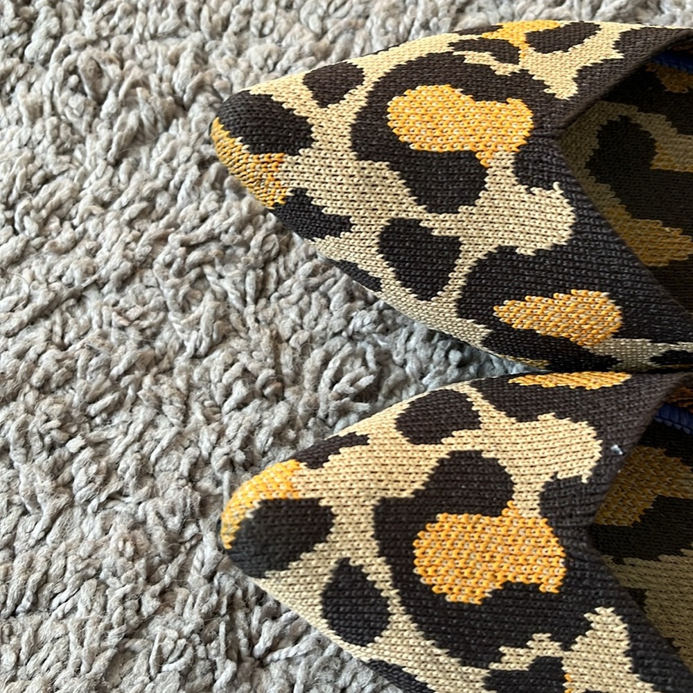 Rothy’s women’s size 9 The Point shoes in desert cat / animal print